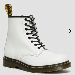 Women’s Dr. Martin Boots - White- size 8